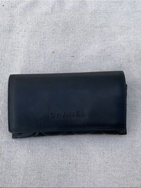 CHANEL Black Smooth Leather Continental Wallet